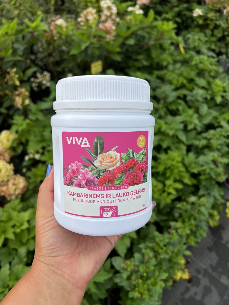 TIRPIOS TRĄŠOS KAMBARINĖMS IR LAUKO GĖLĖMS 1 KG