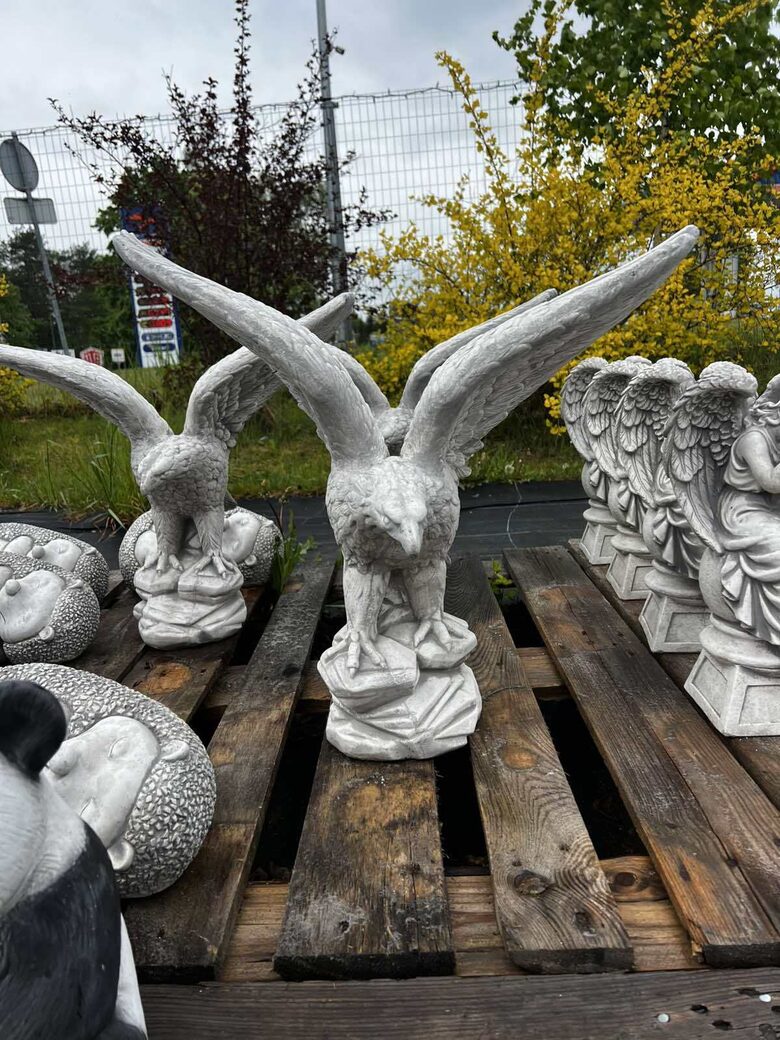 Erelis išskleistais sparnais