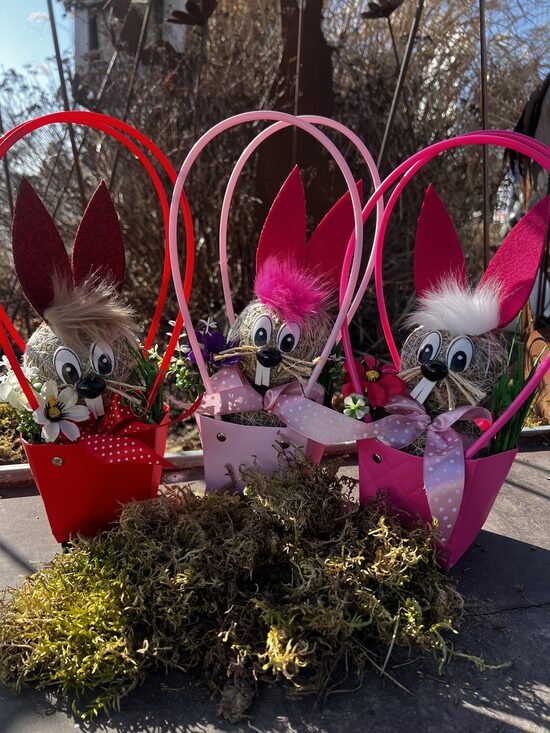 Velykinis kiškis dėžutėje 