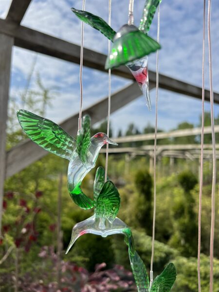 Saulės energija įkraunamas šviestuvas - kolibriai
